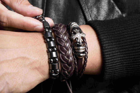 Men’s Bracelets: How to Balance Elegance and Masculinity