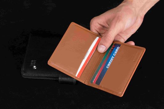 Men’s Card Holders: A Modern Essential for Minimalist Style and Functionality