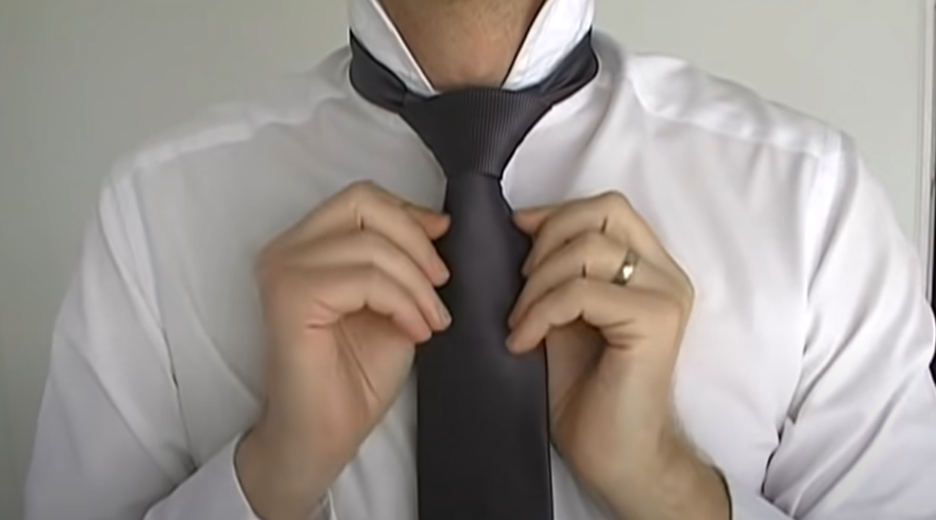 How to tie a tie